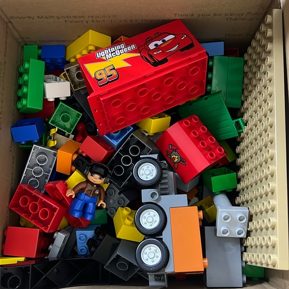 LEGO Duplo ‘Not So Mystery’ 5 POUND Assorted Lego Box - Picture 1 of 1